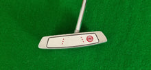 Load image into Gallery viewer, Odyssey White Hot XG #8 Putter 35&quot; with Cover
