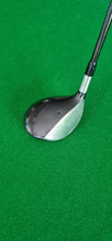 Load image into Gallery viewer, Titleist 980F Fairway 3 Wood 15° Stiff
