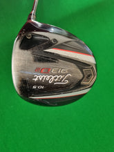 Load image into Gallery viewer, Titleist 913D2 Driver 10.5° Regular
