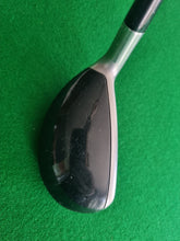 Load image into Gallery viewer, Cleveland Launcher DST 2i Hybrid 18° Stiff
