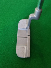 Load image into Gallery viewer, Spalding Putter 35&quot;
