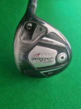 Load image into Gallery viewer, Titleist 910F Fairway Wood 19° Regular with Cover
