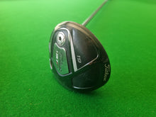 Load image into Gallery viewer, Titleist 910F Fairway Wood 19° Regular with Cover
