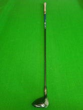 Load image into Gallery viewer, Titleist 910F Fairway Wood 19° Regular with Cover
