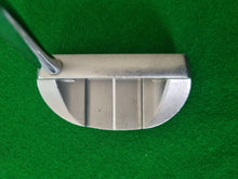 Load image into Gallery viewer, Cleveland Classic Collection 6 Putter 34&quot;
